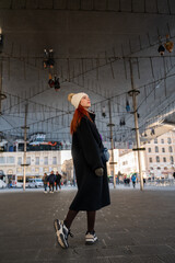 Ragazza nel centro storico di Marsiglia