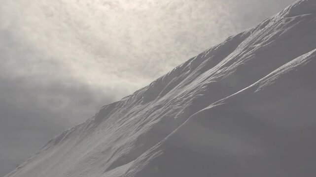 Ski Freeride saut dans poudreuse