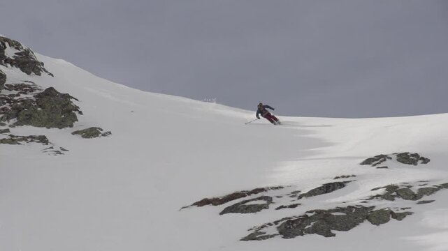 Ski freeride grosse poudreuse