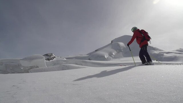  ski freeride au milieu d'un glacier