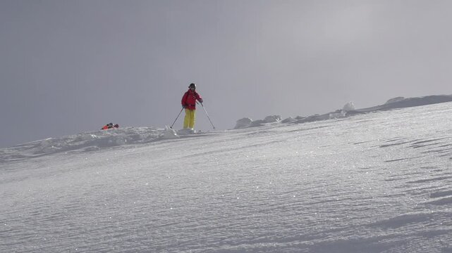  ski freeride au milieu d'un glacier