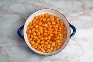 Kuru Fasulye - Hot turkish bean stew with a tasty tomato sauce