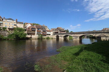 Obraz premium Maisons typiques le long de la rivière la Creuse, ville d'Argenton sur Creuse, département de l'Indre, France