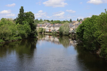 Obraz premium Maisons typiques le long de la rivière la Creuse, ville d'Argenton sur Creuse, département de l'Indre, France