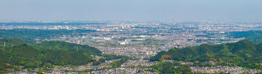 美しい山間部の街並みパノラマ