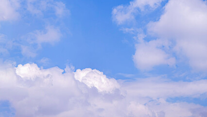Fototapeta premium Serenity blue sky with ethereal clouds, a peaceful background shot