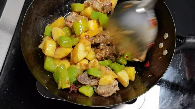 Stir - frying Potatoes, Asparagus Lettuce with a Spatula: A Flavorful Cooking Process