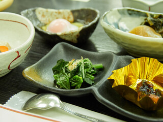 冬の観光名所高山市のホテルの朝食の様子