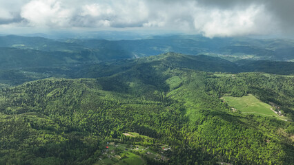 Beskid śląski, hala Jaworowa z drona, widok  na Skrzyczne i halę Jaworową. 