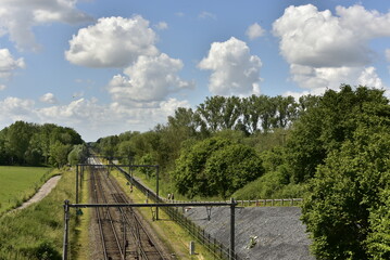 Fototapeta premium Voie ferrée en pleine nature à Écaussinnes d'Enghien (Soignies)