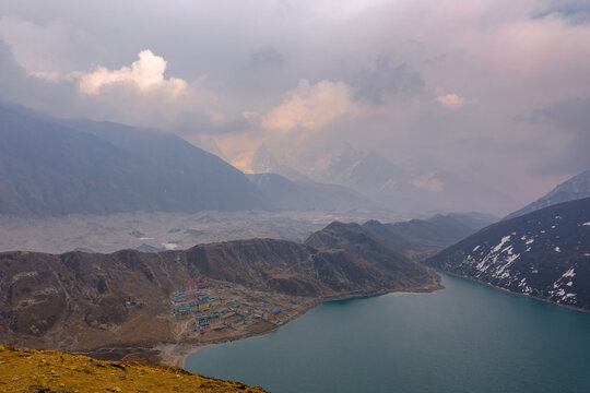 Lago Gokyo en Nepal desde Gokyo Ri a 5450 mts