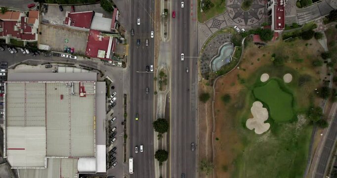 Trafico en avenida principal de Puebla pasando por varios lugares
