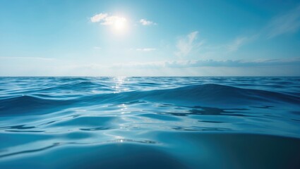 Obraz premium Blue ocean or sea water surface featuring sunny and cloudy skies above and underwater views