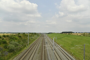 Ligne de chemin de fer à quatre voies dont deux pour le TGV Bruxelles-Paris à Silly 