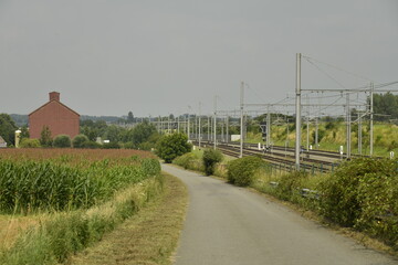 Route le long de la ligne de chemin de fer &agrave; Silly 