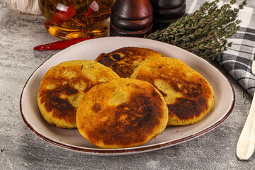 Georgian cuisine - Corn bread Mchadi