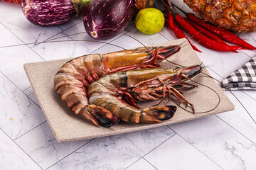 Raw Jumbo king tiger prawns