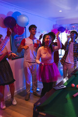 Teenagers celebrating at home, dancing and enjoying lively party atmosphere © WavebreakMediaMicro