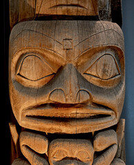 Totem pole face in close up, isolated, Canadian indigenous peoples culture_20250419_3629.