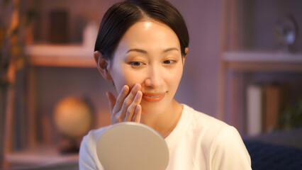 女性　スキンケア