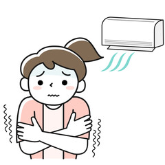 冷房が効きすぎて寒さに震える女性