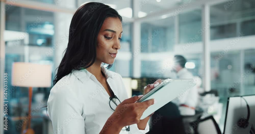 Leinwandbilder tablet, ideas and businesswoman in office with planning, research or brainstorming for ux interface.