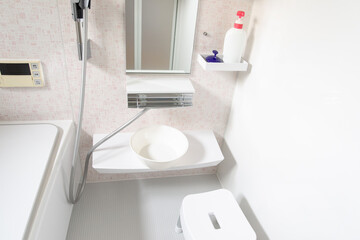 浴室のイメージ　　清潔な白を基調とした浴室のイメージ