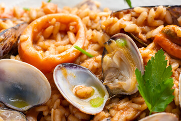 Risotto con frutti di mare, ricetta italiana 