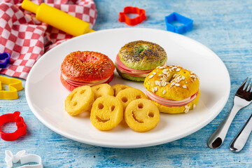 Mini bagels with salami, cheese and prosciutto served with fries, ketchup and mayonnaise