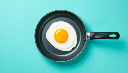 フライパンに目玉焼きの真俯瞰イメージ