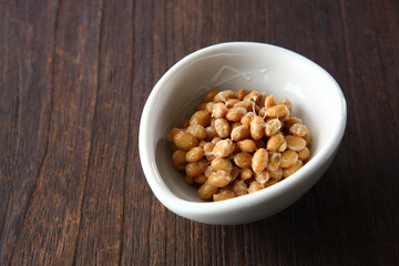 小鉢に盛った納豆