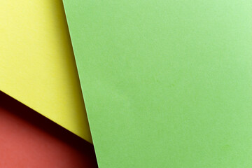 重なる赤色と黄色と緑色の背景	