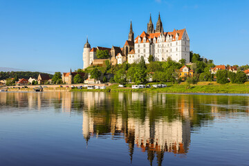 Meißen an der Elbe mit Burgberg, Dom und Albrechtsburg im Sommer