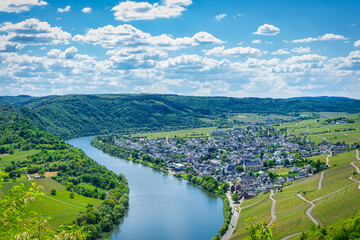 Blick auf Kr&ouml;v von der Moselschleife Kr&ouml;v