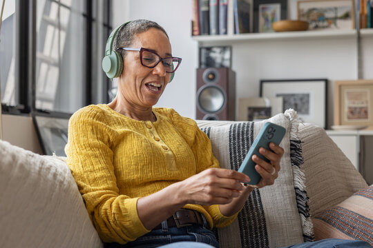 Mature woman learning a new language using a smartphone