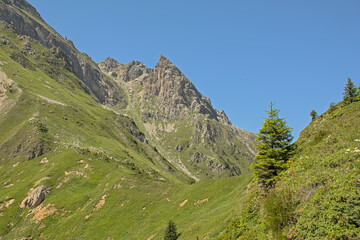 Obraz premium Alpine mountains with granite tops in La Vanoise national park, France 