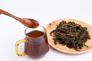 A medicinal liquid made by soaking dried dandelions and other Chinese herbal medicines