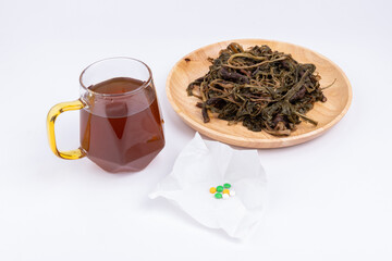 Dried dandelion, Chinese herbal water and Western medicine granules