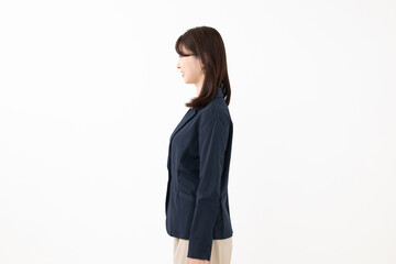 Obraz premium 若い女性のポートレート（横顔）