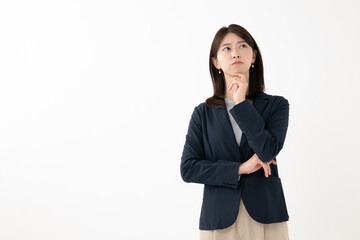 悩む女性