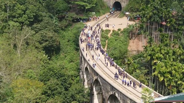 nine arch bridge in ella