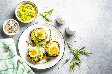 Whole grain bread with avocado and boiled eggs.