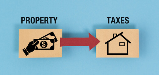 Obraz premium Property tax concept illustrated with cash exchange for home ownership, featuring clear icons and arrows