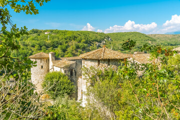 Fototapeta premium Vogüé, village provençal dans le Sud de la France, en Ardèche.