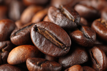 Fototapeta premium Freshly roasted coffee beans in Barcelona, Spain, highlighting their texture and the essence of the Spanish coffee experience in every grain