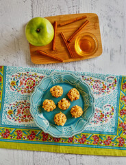 mini apple pies made with green apples, cinnamon, and honey