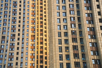 Naklejka premium A close-up of the facade of a modern building with rows of windows.