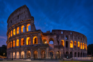 Colosseo by night