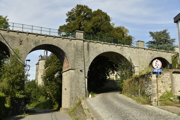 Le pont des Douze Arches enjambant la vallée de la Sennette à Écaussinnes-Lalaing 