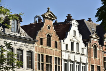 Les façades à fronton de style baroque des maisons près de la Grand-Place à Bruxelles 